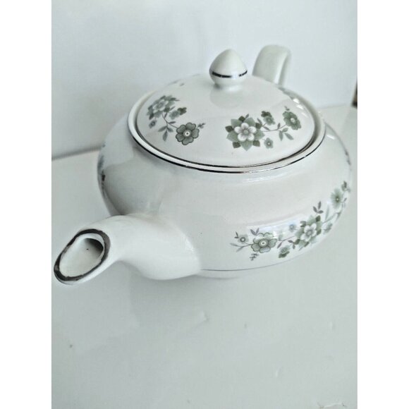 1960’s Vintage Johnson Bros Snowhite Meadowvale Green Floral Teapot 6 Cup - Picture 5 of 13